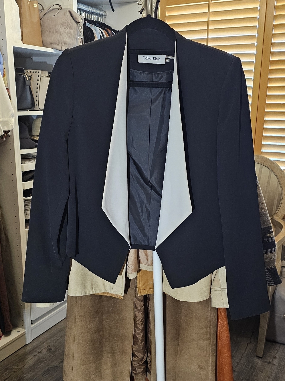 Calvin Klein Black/Cream Lapel Blazer. Size 0.
